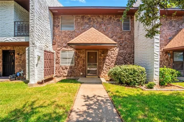 MLS: 21295313 Condo For Sale