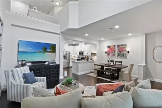 Photo #4: 21295351 Listing