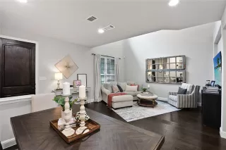Photo #6: 21295351 Listing
