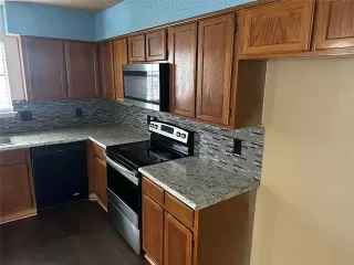 Photo #6: 21295607 Listing