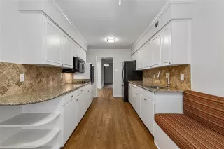 Photo #5: 21295839 Listing
