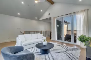 Photo #6: 21295902 Listing