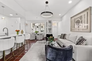 Photo #4: 21295903 Listing 