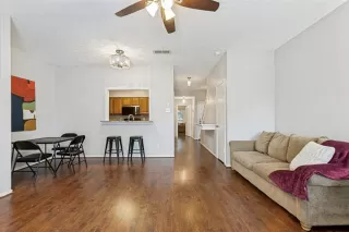 Photo #3: 21296108 Listing