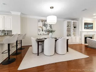 Photo #4: 21296112 Listing