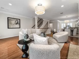 Photo #6: 21296112 Listing