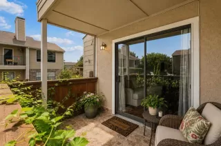 Photo #2: 21296784 Listing