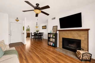 Photo #6: 21296784 Listing