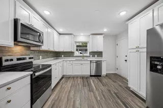 Photo #5: 21296848 Listing