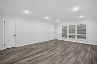Photo #6: 21296848 Listing