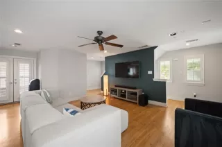 Photo #2: 21297141 Listing 