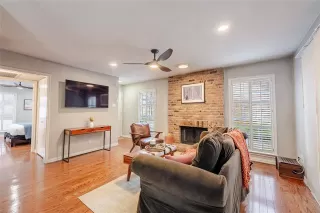 Photo #4: 21297367 Listing
