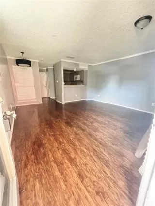 Photo #3: 21297406 Listing