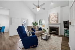 Photo #4: 21297678 Listing