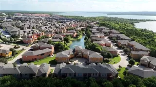 More Details about MLS # 21297769 : 7310 VENICE DRIVE #4