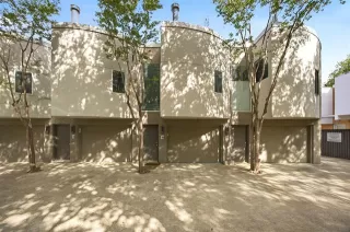 More Details about MLS # 21297782 : 4241 BUENA VISTA STREET #2
