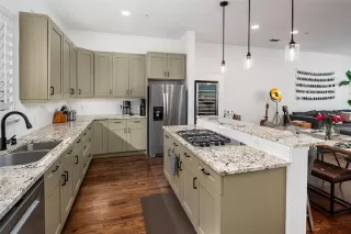 Photo #5: 21298248 Listing