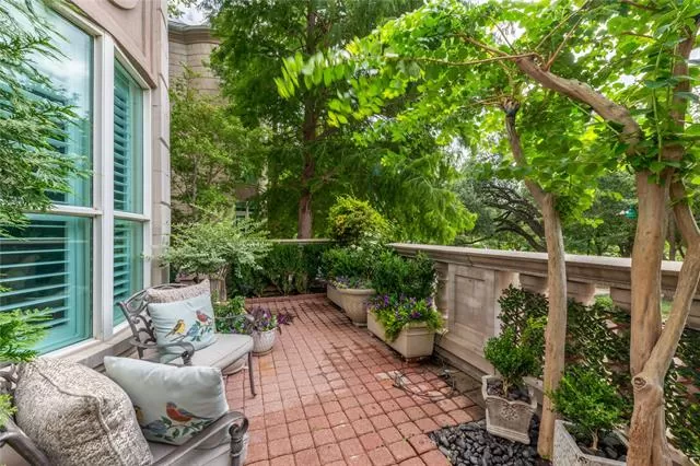 MLS: 21298287 Condo For Sale