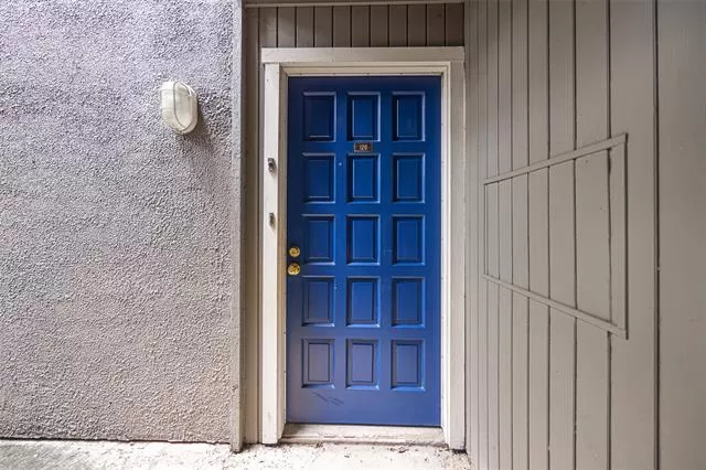 MLS: 21298526 Condo For Sale