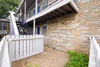 Photo #2: 21298526 Listing