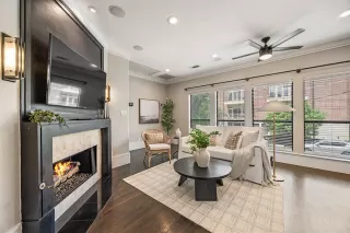 Photo #5: 21298888 Listing