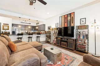 Photo #6: 21299054 Listing