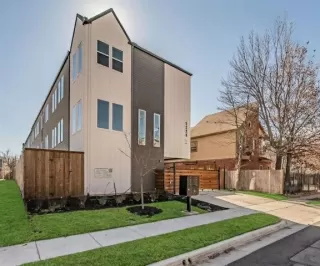 Photo #2: 21299158 Listing