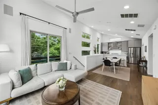Photo #2: 21299215 Listing