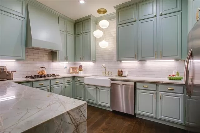 MLS: 21299308 Condo For Sale