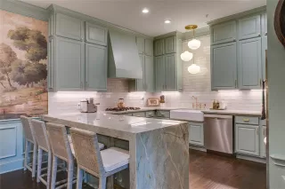 Photo #2: 21299308 Listing