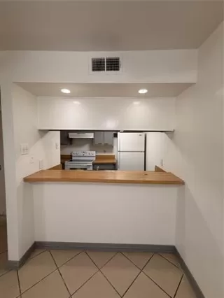 Photo #5: 21299895 Listing