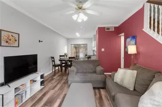 Photo #4: 21299905 Listing