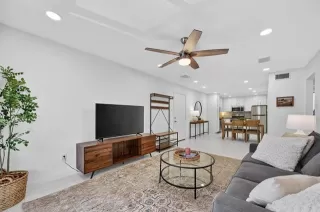 Photo #4: 21300736 Listing