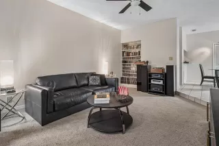 Photo #4: 21300889 Listing