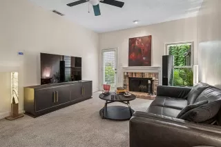 Photo #6: 21300889 Listing