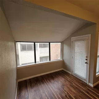 Photo #3: 21300975 Listing