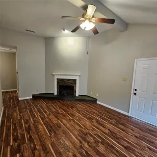Photo #4: 21300975 Listing