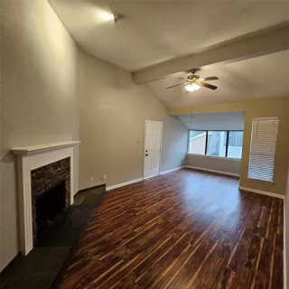 Photo #5: 21300975 Listing