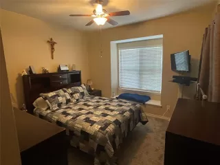Photo #5: 21301103 Listing 