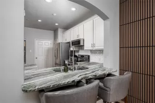 Photo #6: 21301211 Listing