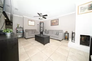 Photo #4: 21301254 Listing