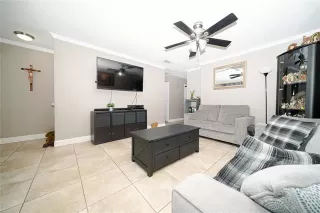 Photo #5: 21301254 Listing