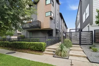 Photo #2: 21301492 Listing