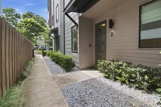 Photo #3: 21301492 Listing