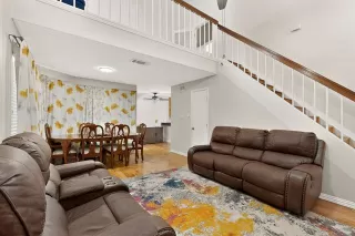 Photo #6: 21301528 Listing