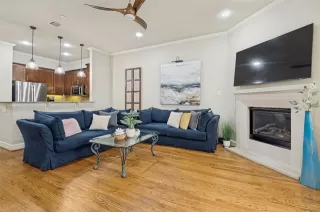 Photo #5: 21301893 Listing