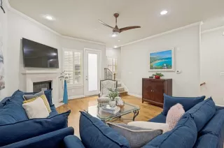 Photo #6: 21301893 Listing