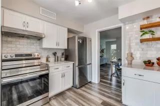 Photo #5: 21301930 Listing