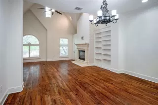 Photo #5: 21301991 Listing