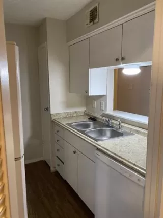 Photo #4: 21302142 Listing 